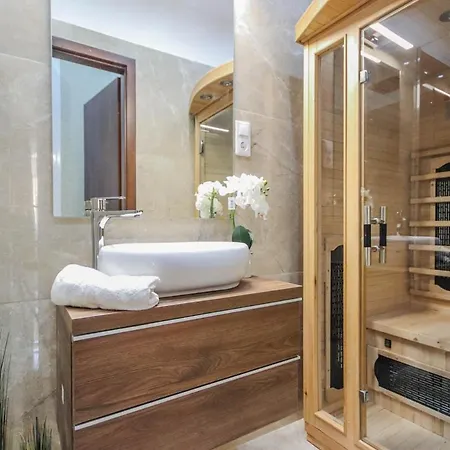 Hotel apartamentowy Bengt Dohany Str. *