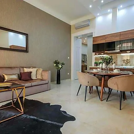 Bengt Dohany Str. Appart hôtel 4*