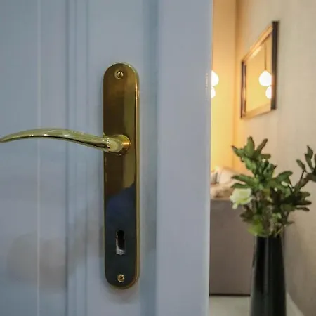 Bengt Dohany Str. Hotel de apartamente